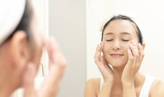 經(jīng)常用維E擦臉對皮膚好嗎？這四個(gè)影響，要先知道